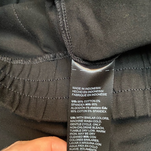 Chico’s Zenergy womens black sporty style pants stretch, size 0(4-S) - Picture 12 of 16